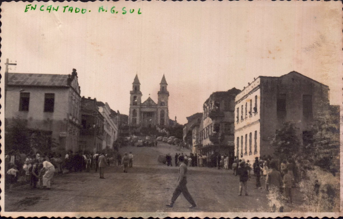 Foto original: Rua Central Com Igreja