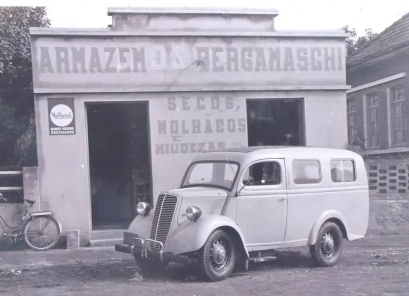 Foto original: Armazem E Furgoneta Antiga