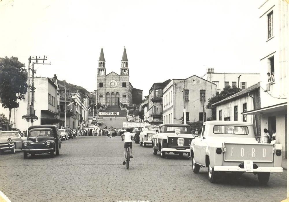 Foto original: Avenida Com Catedral