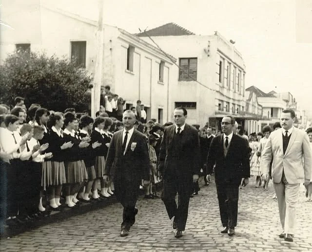 Foto original: Procissao Em Rua De Pedras