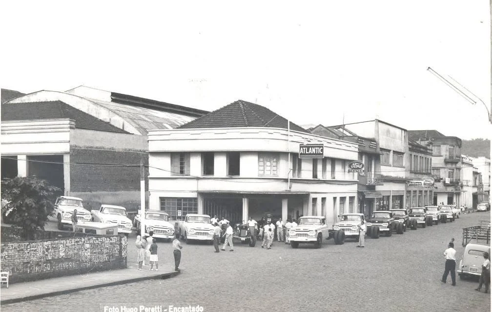 Foto original: Rua Comercial Com Veiculos