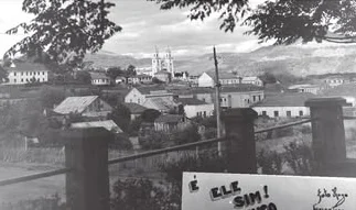 Foto original: Vista Da Cidade Com Morros