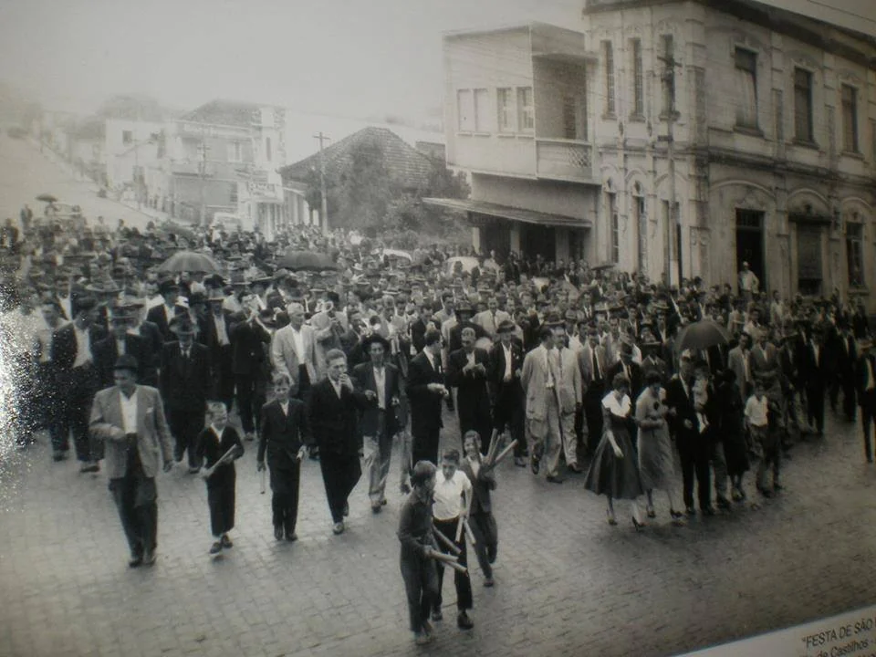 Foto original: Multidao Em Desfile