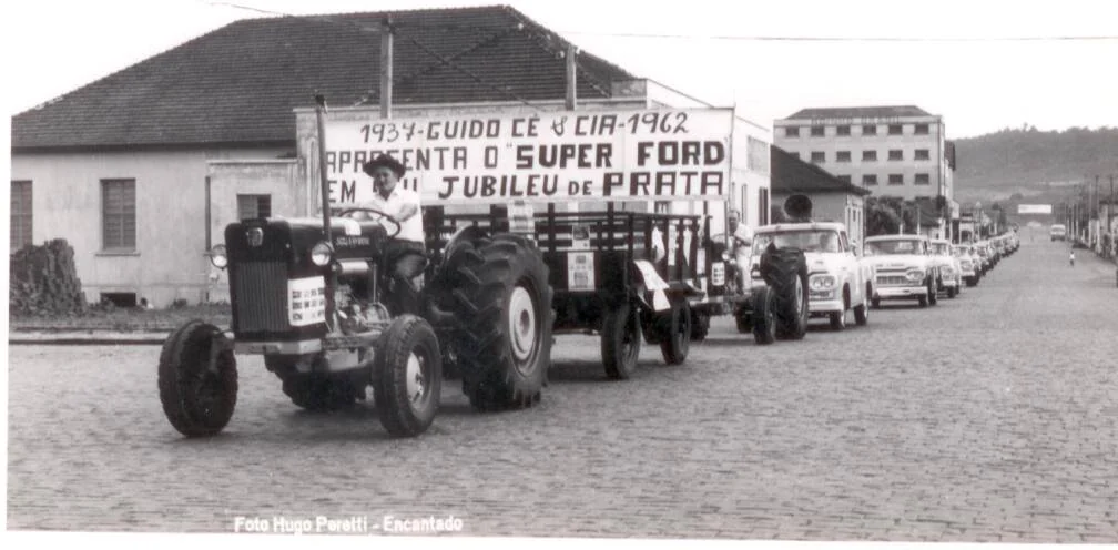 Foto original: Trator Em Evento Publico